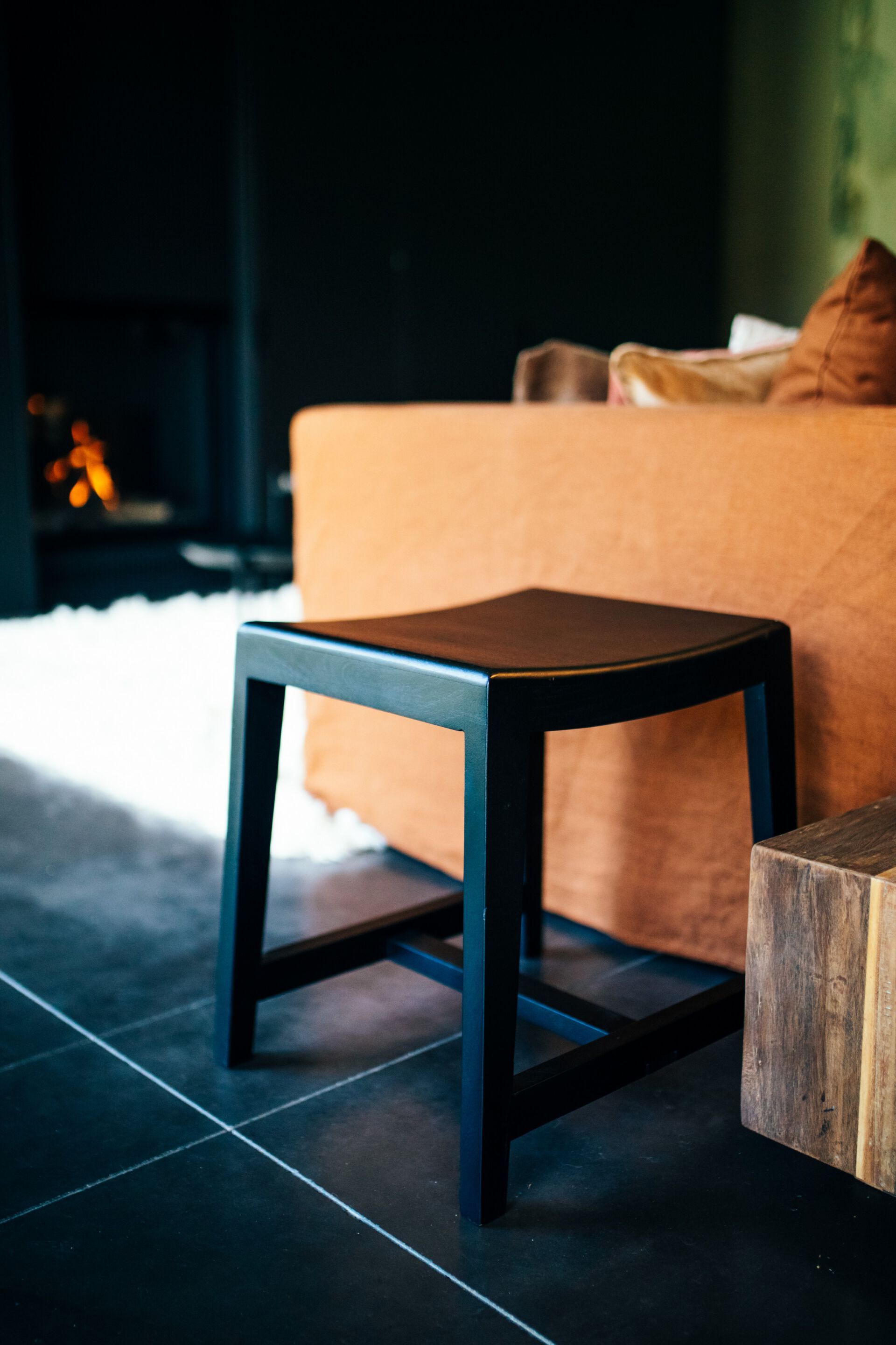 Низкий табурет из манго с подставкой для ног POMAX KENT ARCH-00117476 - Вид №4