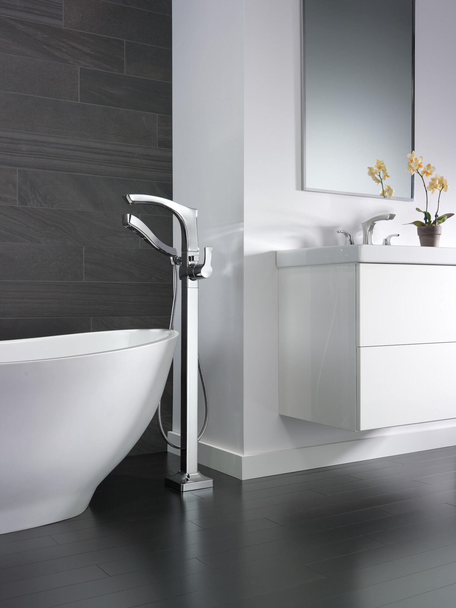 T4752-PNFL Напольная накладка для ванны с одной ручкой и ручным душем Delta Faucet Tesla Полированный никель - Вид №2