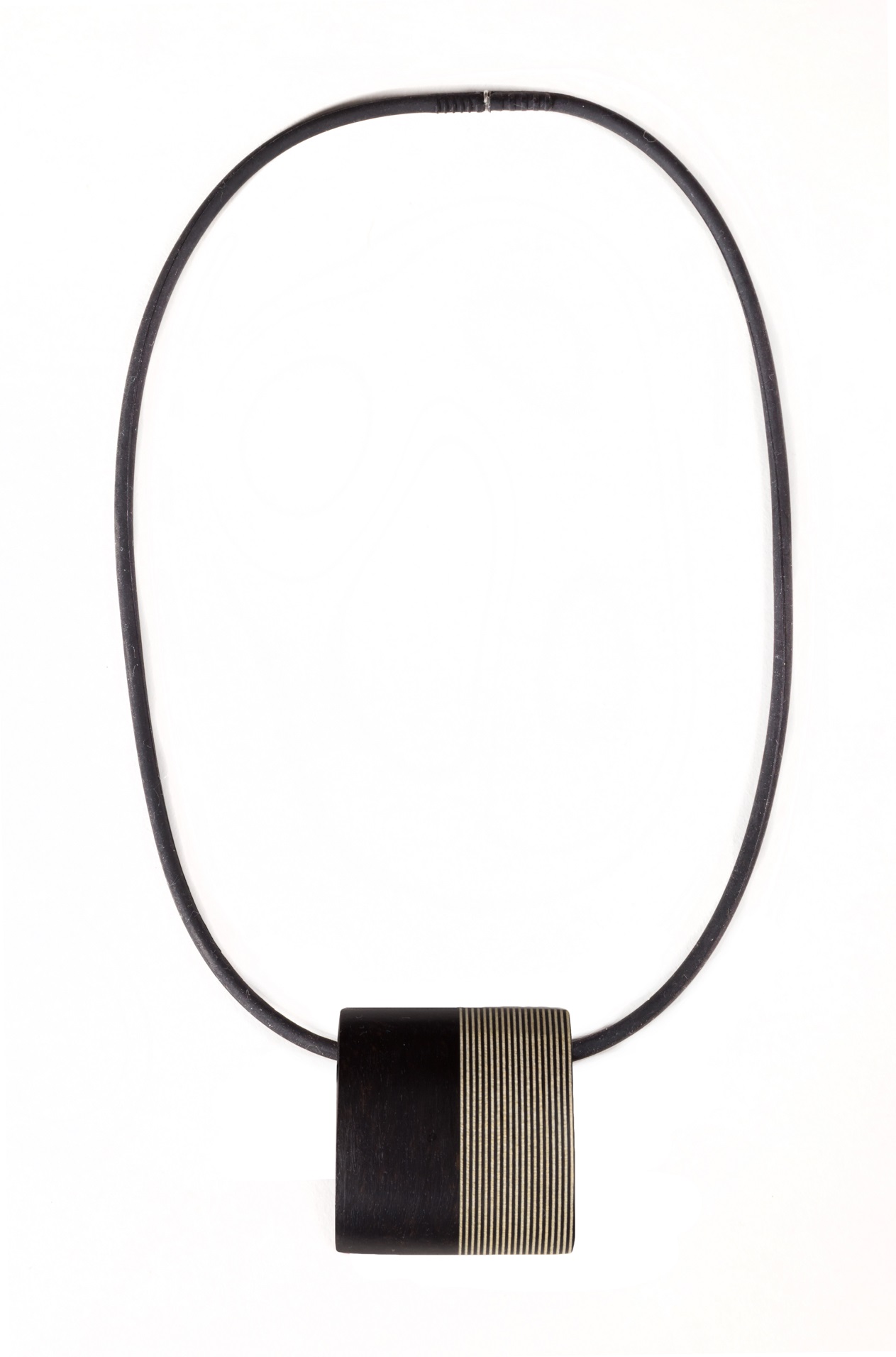 LR34 Колье-кулон, клен, эбеновое дерево Larondelle Santreyd 