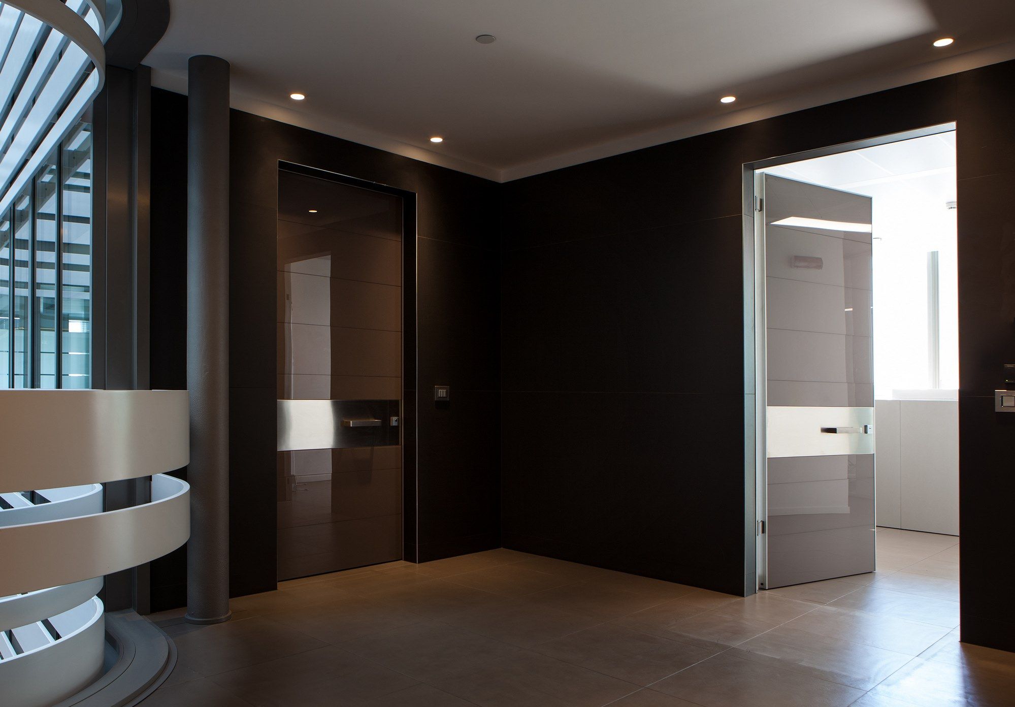 Полированная стеклянная бронированная входная дверь Oikos Tekno ARCH-00037198 - Вид №3