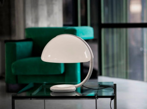 Металлическая настольная лампа с абажуром из метакрилата