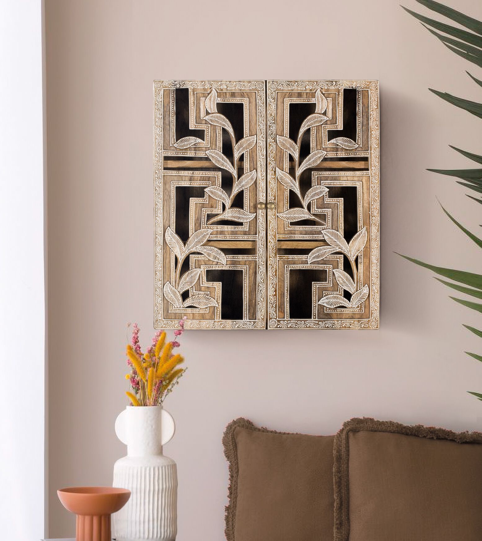 Навесной шкаф из манго с резными дверцами Giner y Colomer 1786 ARCH-00022258 - Вид №4