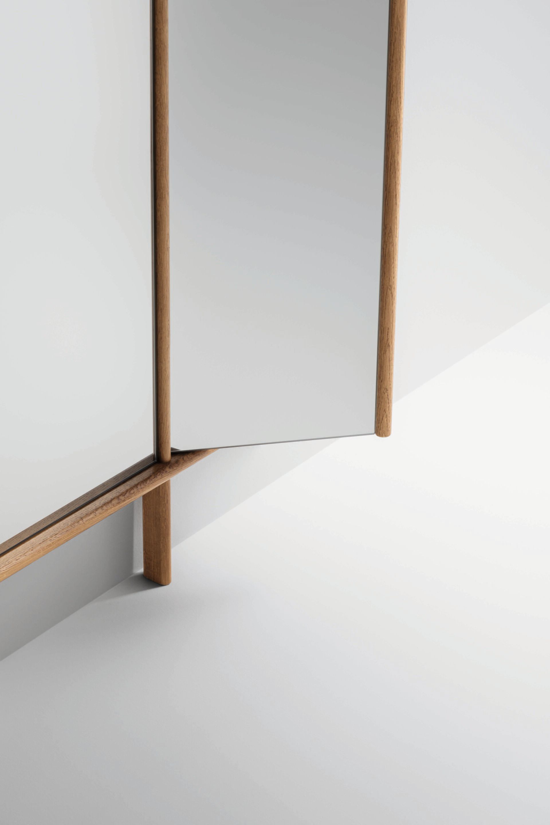 Зеркало для пола из массива дерева с рамкой BONALDO остров ARCH-00057350 - Вид №2