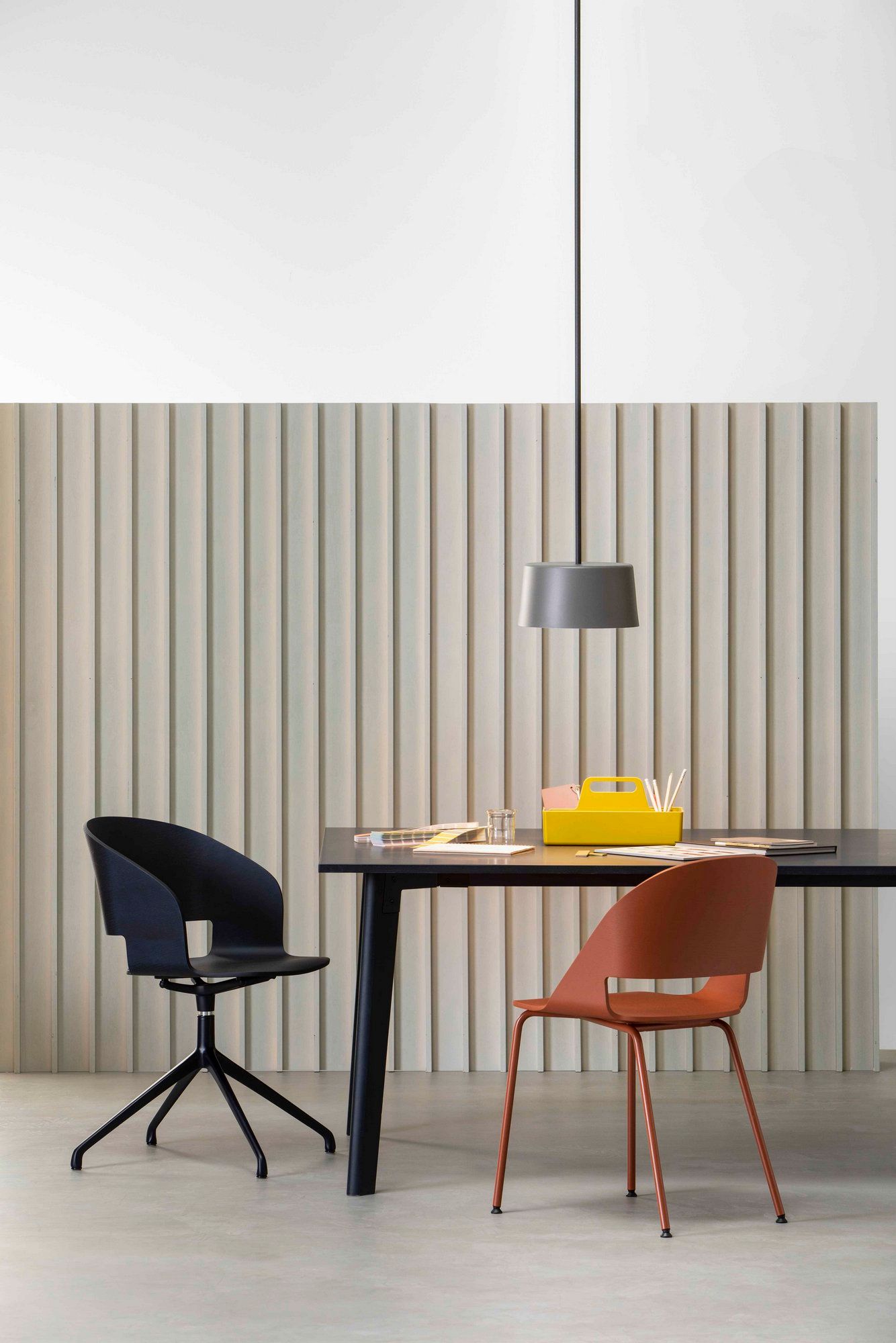 Стул на насесте из ясеня с подлокотниками Vergés Goose ARCH-00044576 - Вид №1