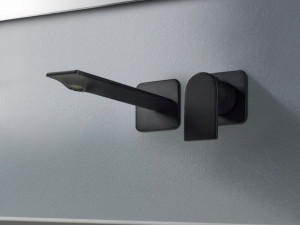 Однорычажный настенный смеситель для раковины с 2 отверстиями