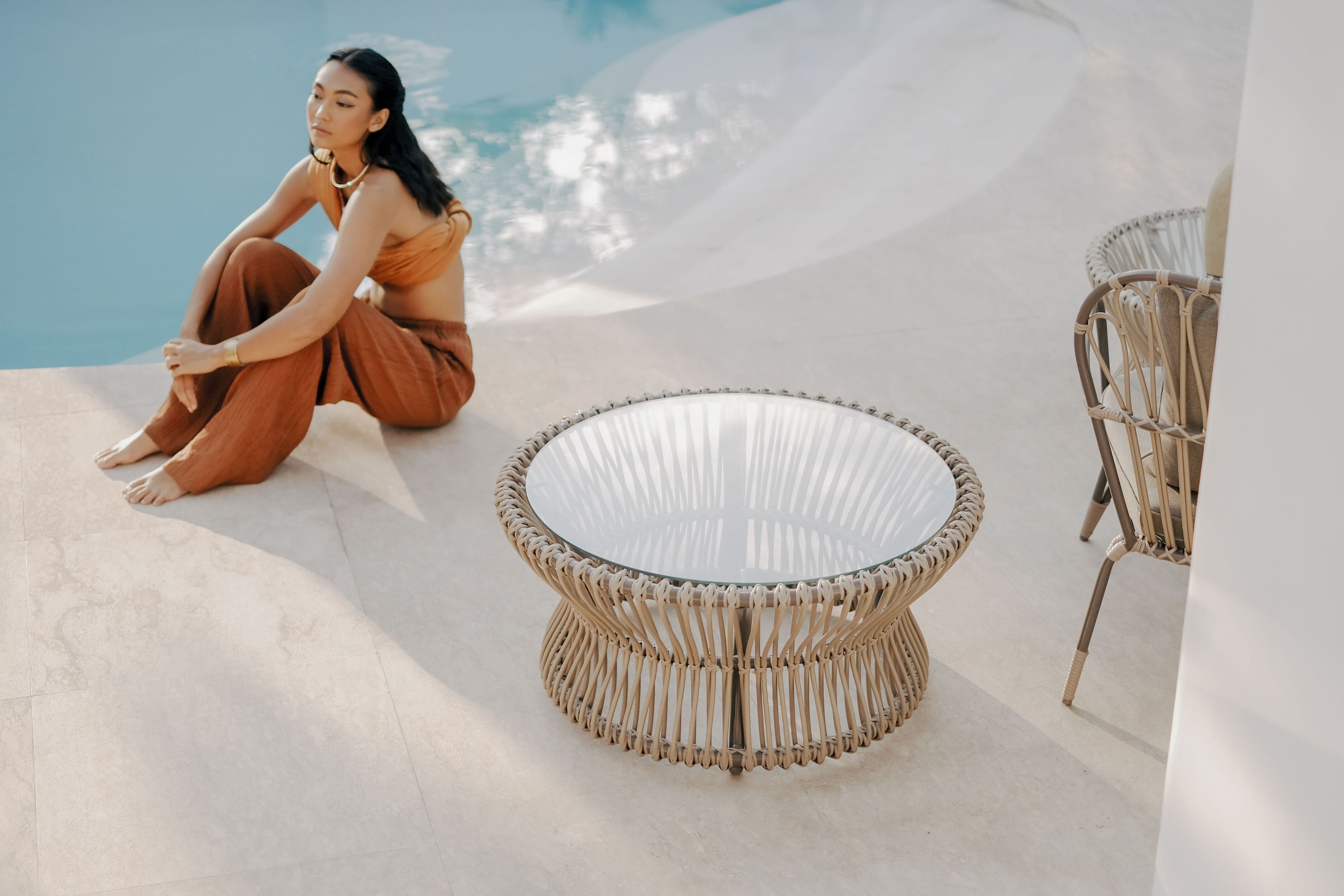 Круглый деревянный и стеклянный садовый журнальный столик cbdesign Capriccio ARCH-00140644 - Вид №12