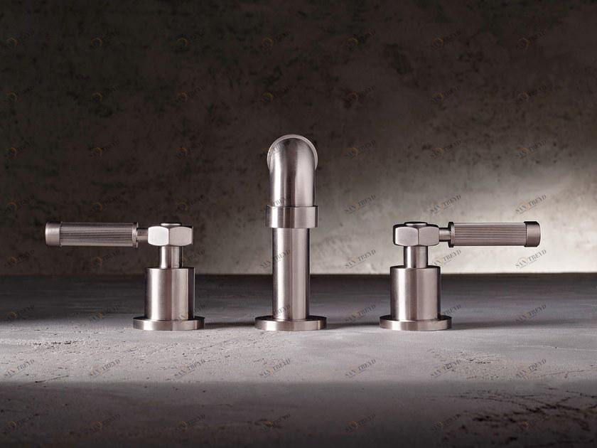 GRAFF Смеситель для раковины на 3 отверстия Vintage 5373000