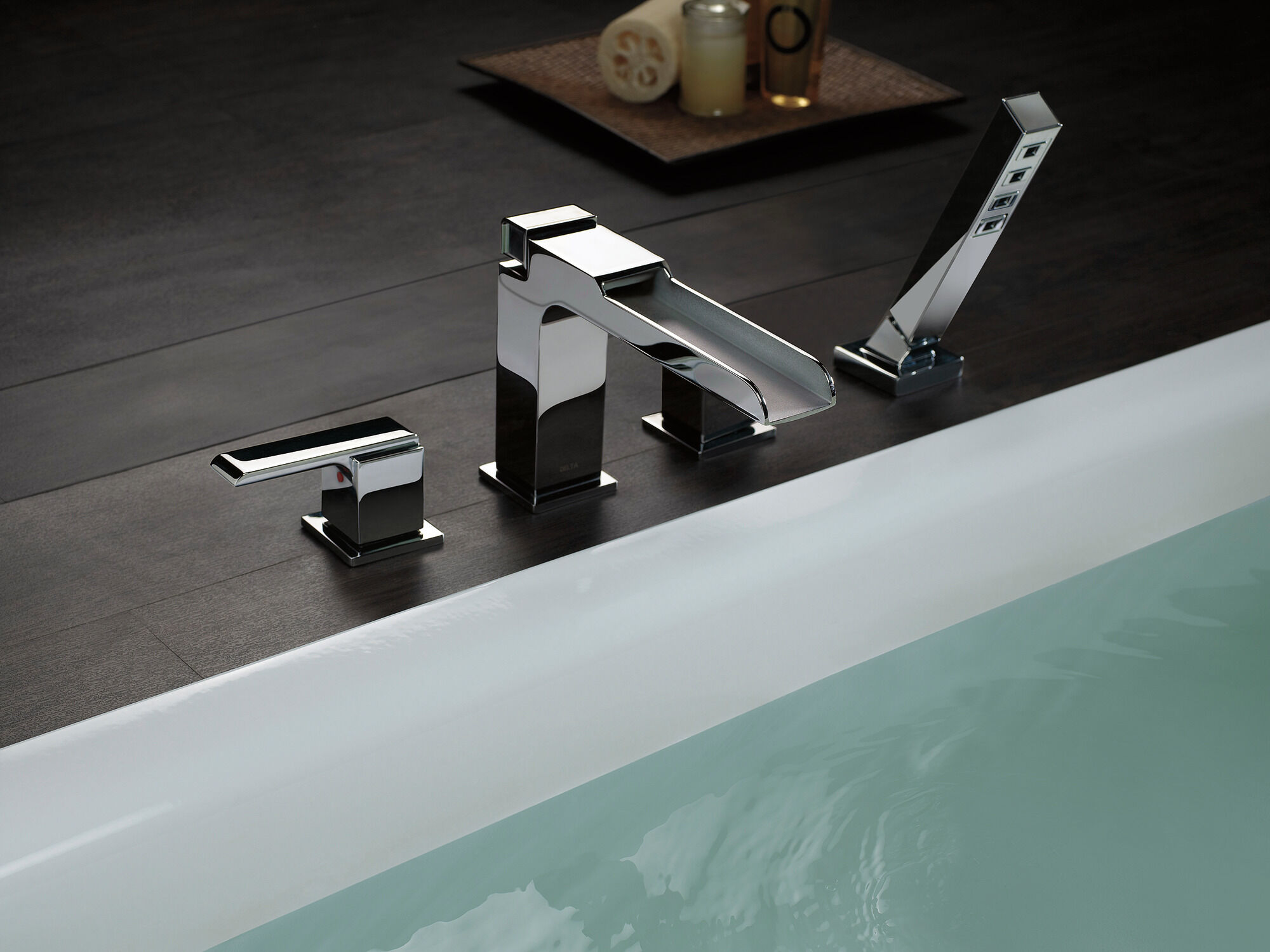 Канальная римская ванна с ручным душем Delta Faucet Ara T4768-SS - Вид №7