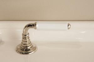 Термостатическая настенная душевая колонна с ручным душем