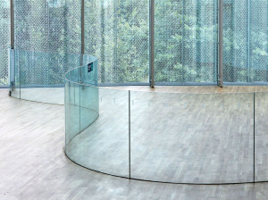 Стеклянный парапет для окон и балконов