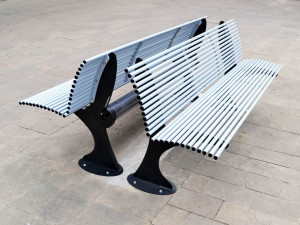 Стальная скамья с разъемом USB