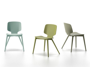 Деревянный стул