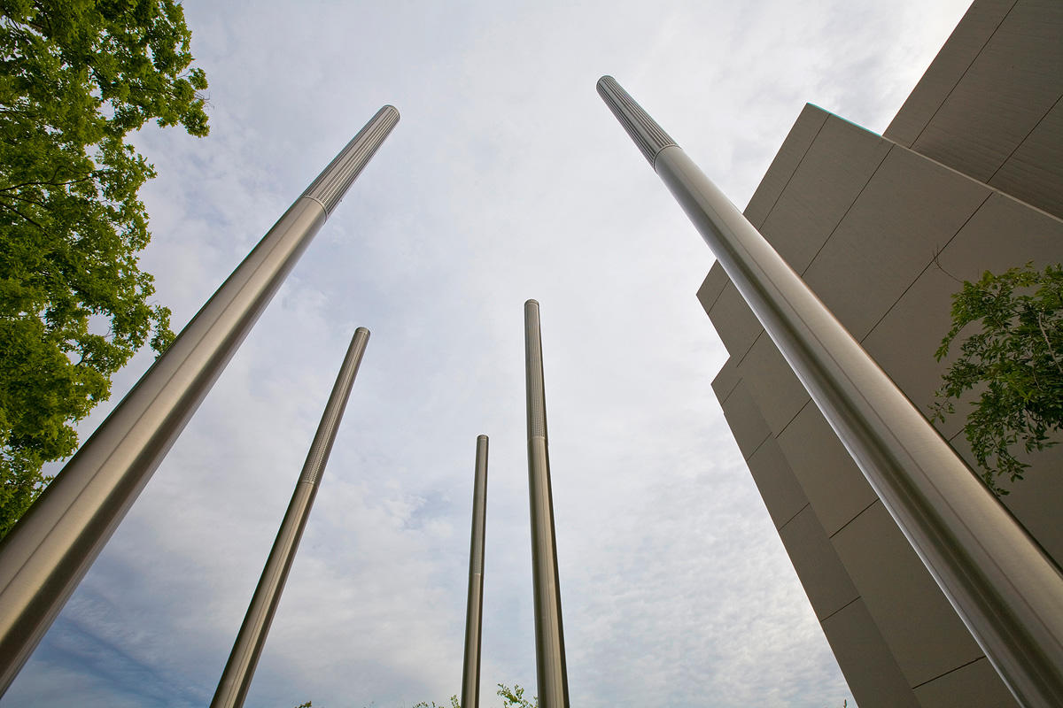 FSRT250 Световая колонна пешеходного освещения  Forms-surfaces 