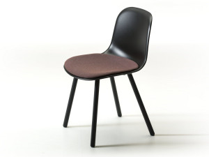 Стул из полипропилена с мягким сиденьем