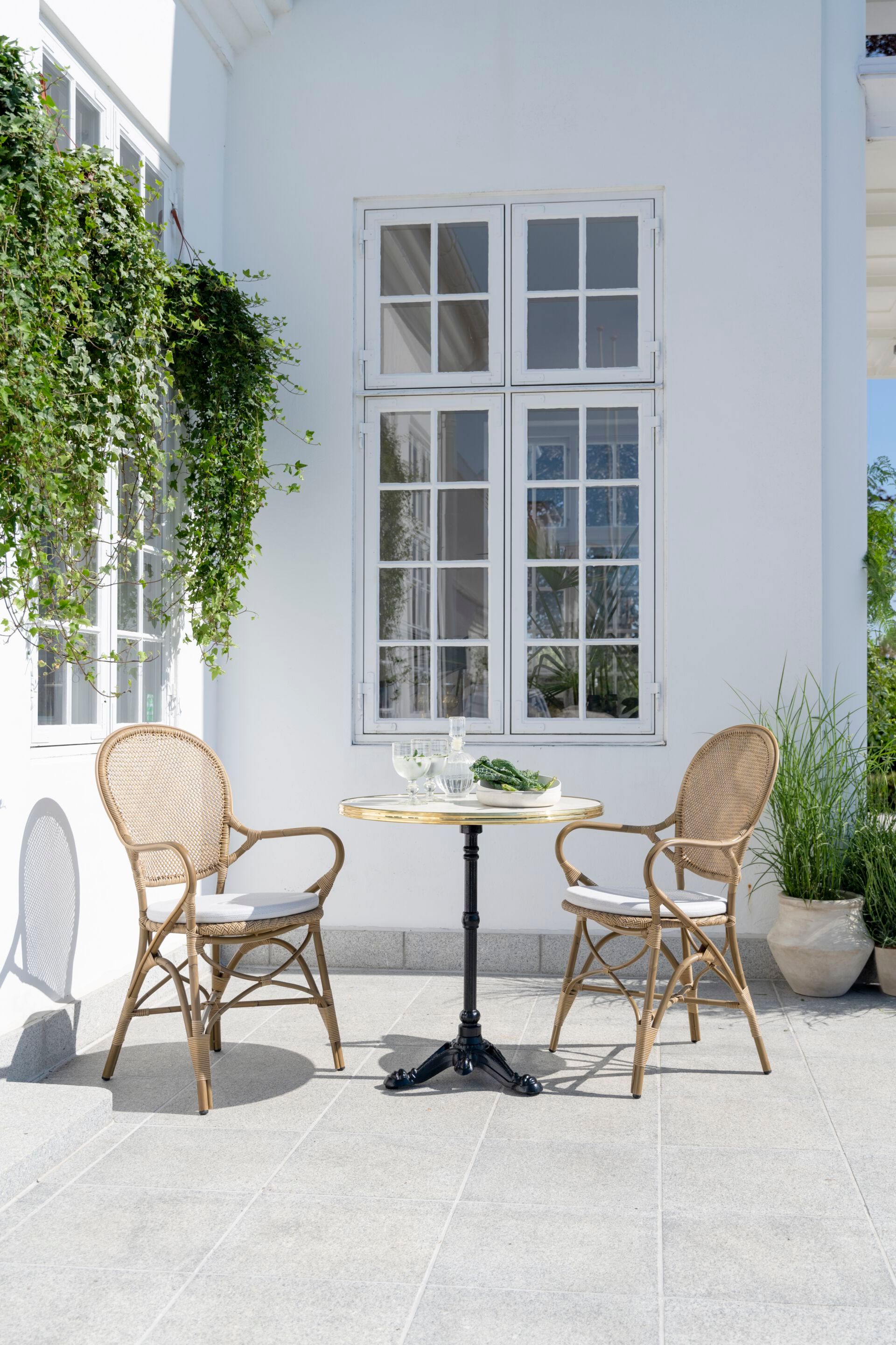 Мраморный и чугунный садовый стол Sika Design Alu Affäire ARCH-00087583 - Вид №1