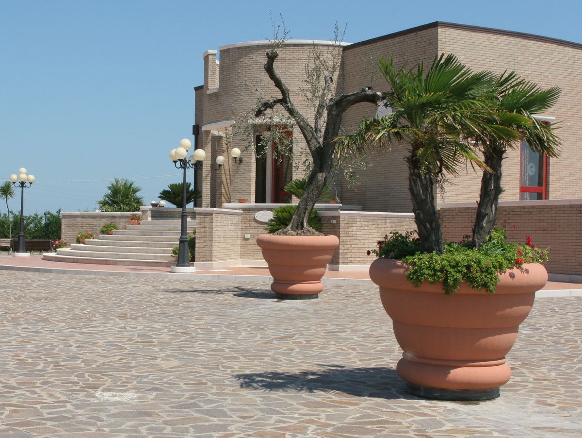 Реконструированный каменный высокий плантатор Viscio Urban Design MAGNUM ARCH-00084773 - Вид №1