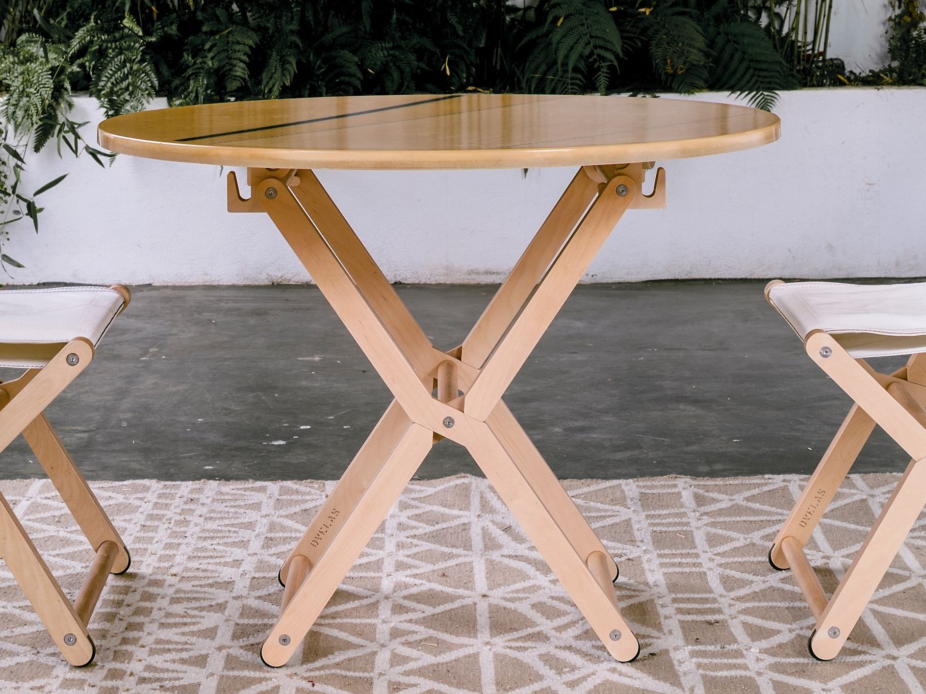 Круглый складной обеденный стол DVELAS Dinghy ARCH-00110403