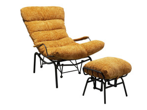 Тканевое кресло с подлокотниками