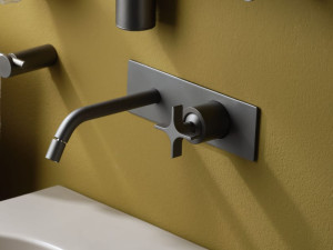 Однорычажный настенный смеситель для биде