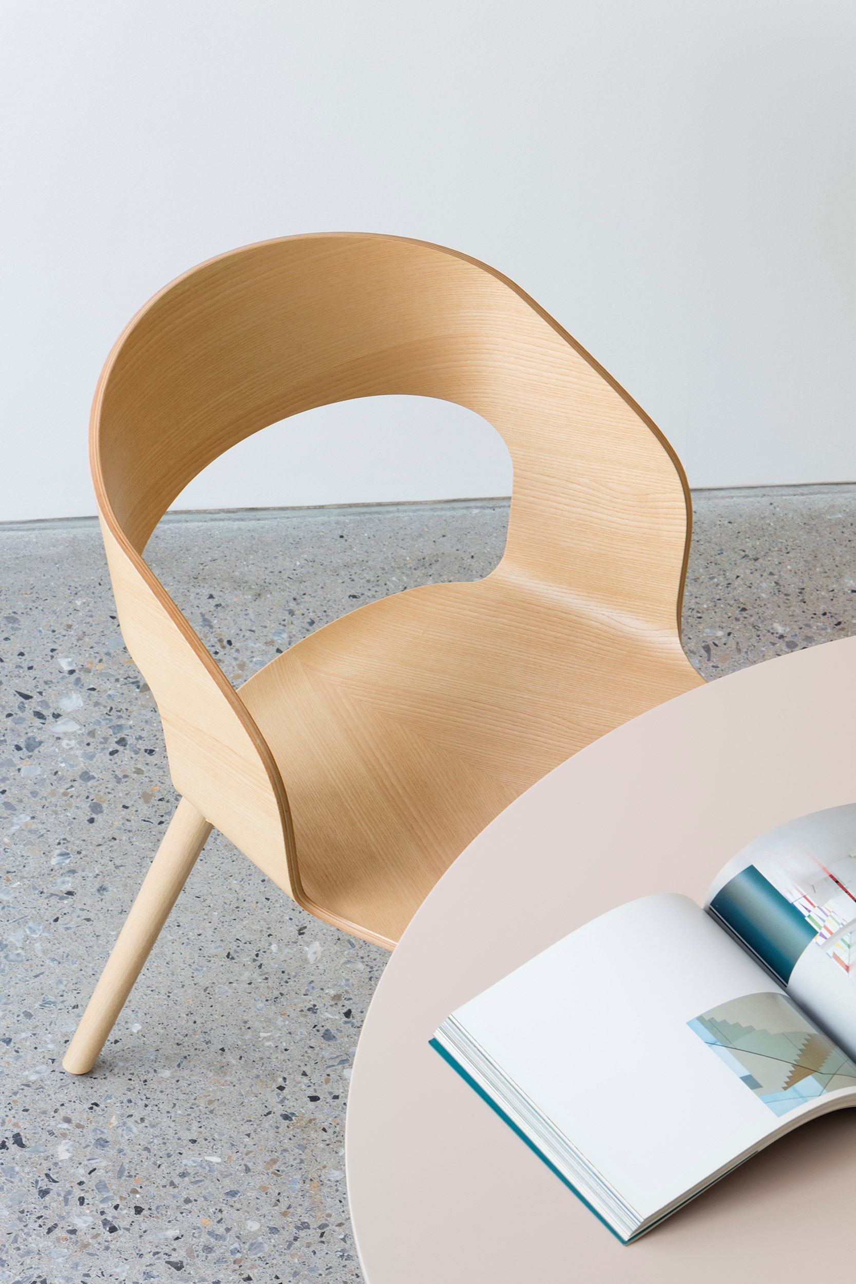 Стул из ясеня с подлокотниками Vergés Goose ARCH-00122147 - Вид №11