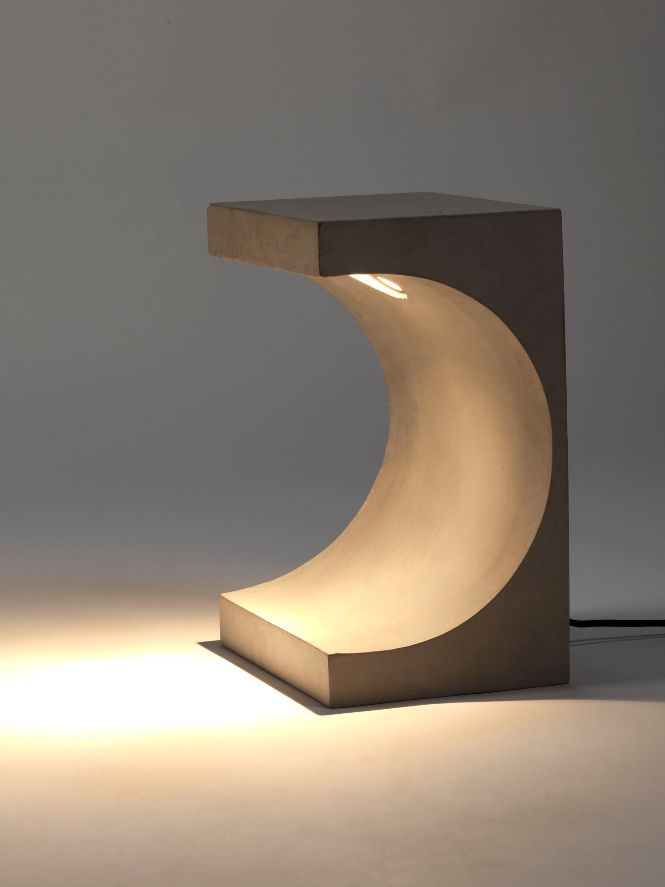 Бетонный торшер / журнальный столик Serax Освещение Патрика Пэриса ARCH-00136980 - Вид №9