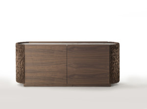 Деревянный шкаф с распашными дверями