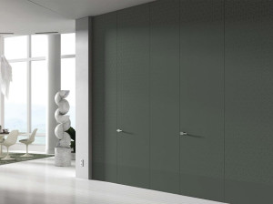 Распашная стена заподлицо двери