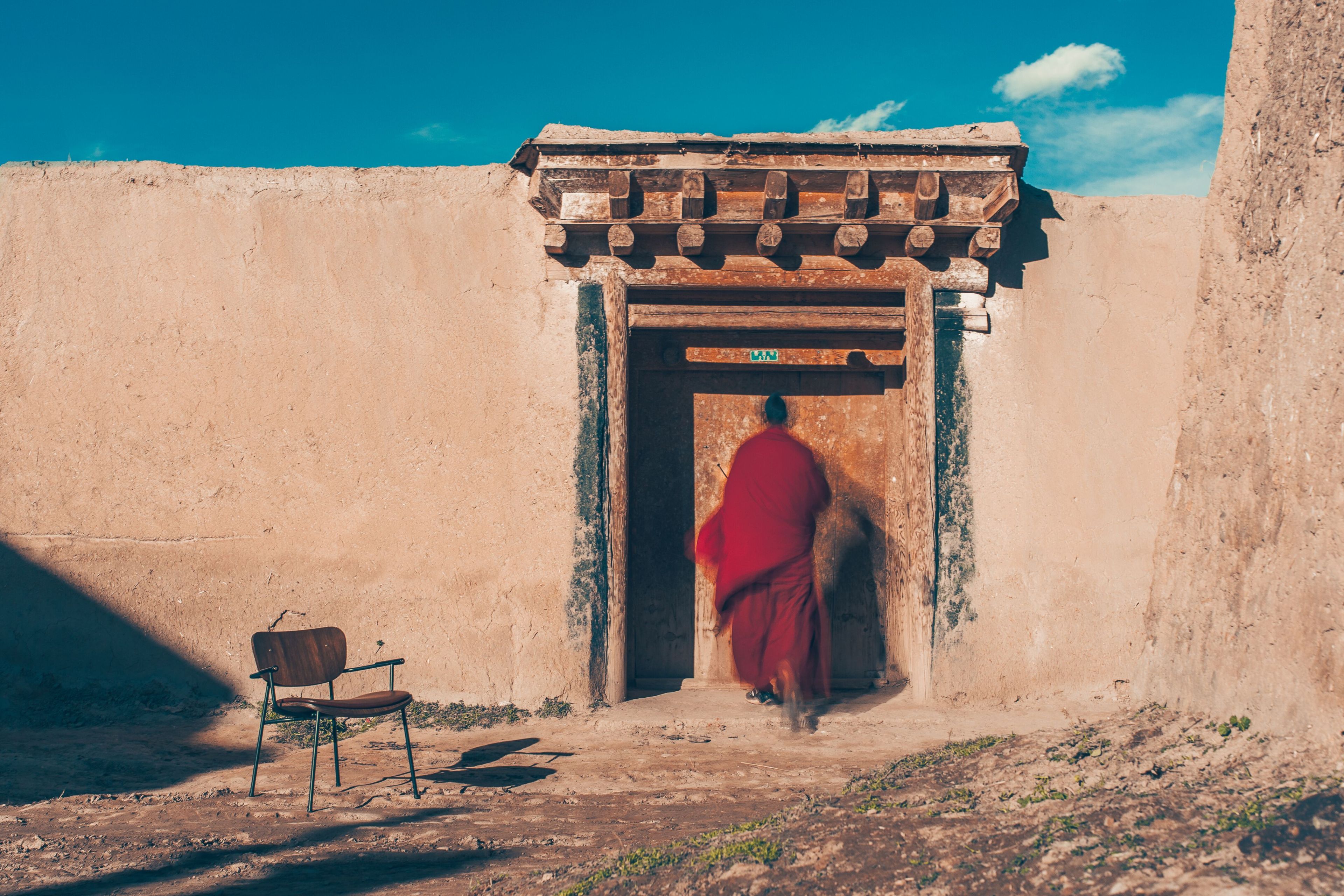 Деревянный стул с подлокотниками KVN Design Furniture Nomadic ARCH-00141581 - Вид №1