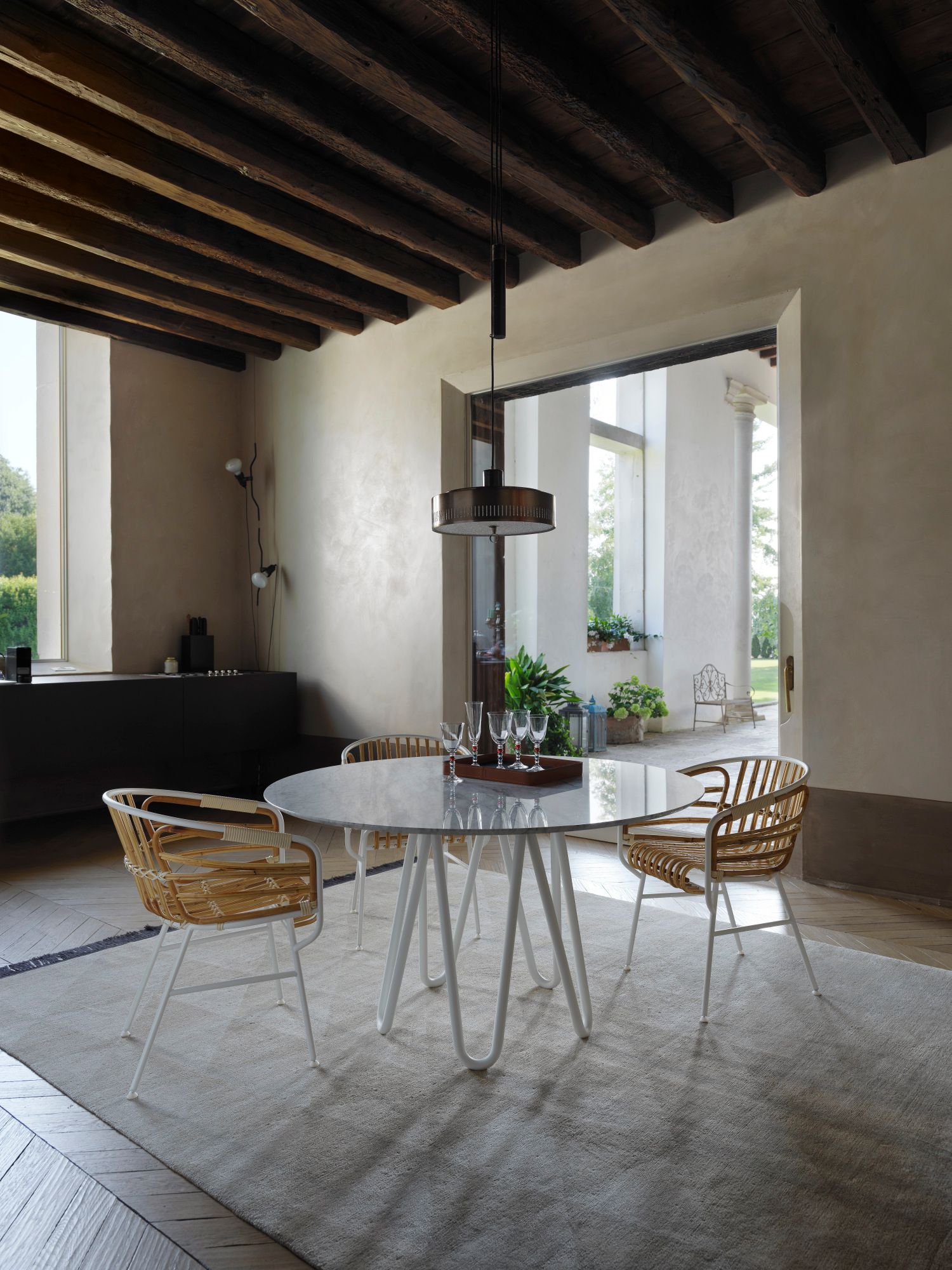 Круглый стол из металла и мрамора Casamania & Horm Медузы ARCH-00139632 - Вид №6