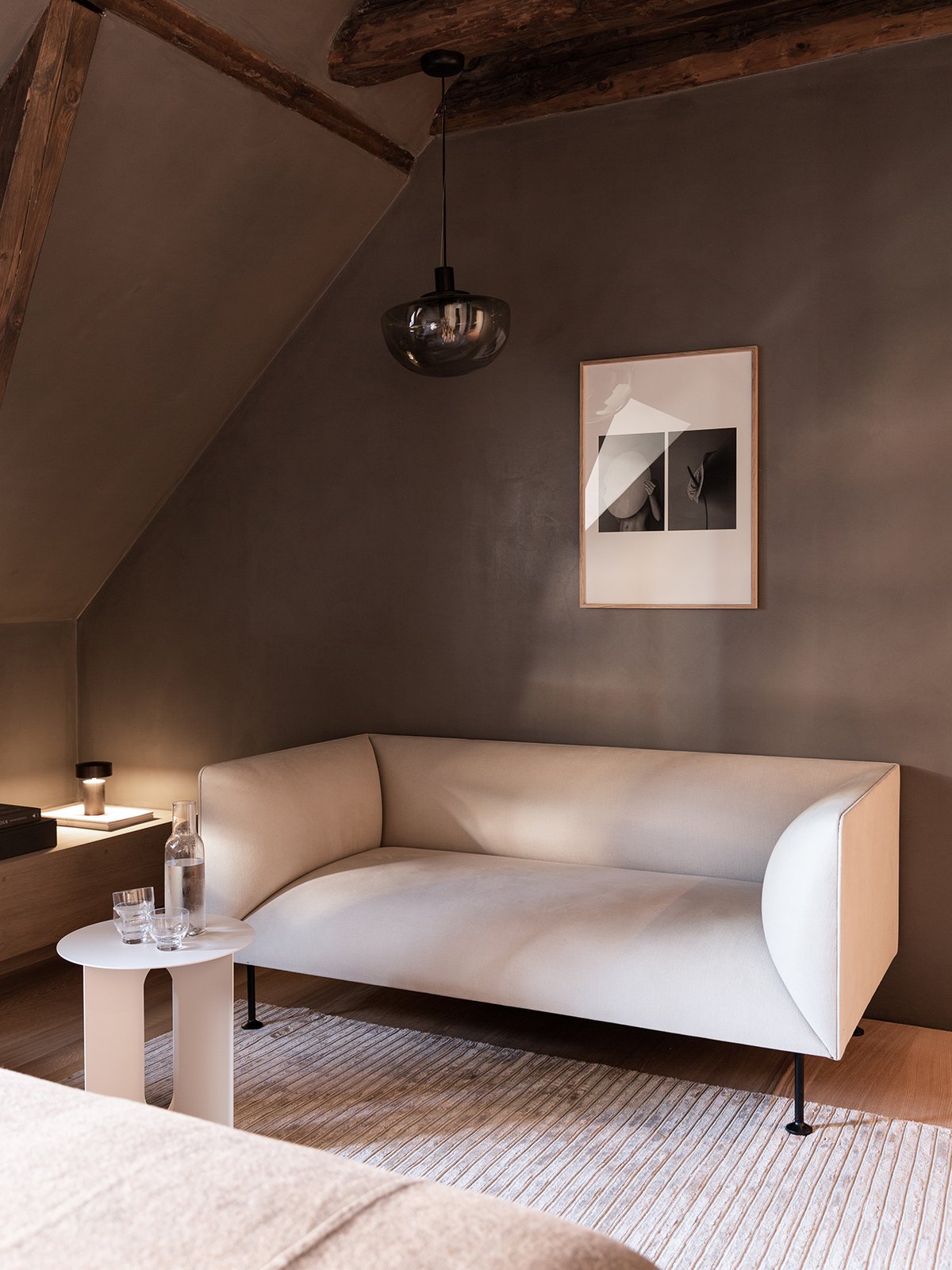 1180649 MENU Приставной столик Androgyne База слоновой кости  - Вид №1