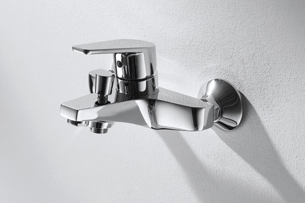 Смеситель для ванны с коротким изливом БЕЗ аксессуаров LINE F65299C-1 bravat - Вид №1