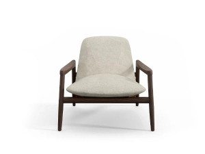 Тканевое кресло с подлокотниками