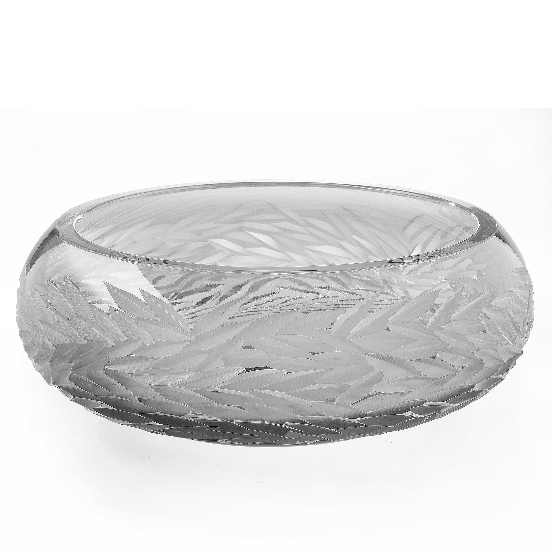 CBPRI 3SC Умывальник из хрусталя 24% Pbo, выгравированный полностью вручную. Гравюры непрозрачные на глянцевом фоне, рисунок представляет собой куст. Размеры: Диаметр см. 42 — ч. см. 16 Умывальник поставляется с латунным основанием и латунным сливом, дост Treesseci 3SC CLASSICO