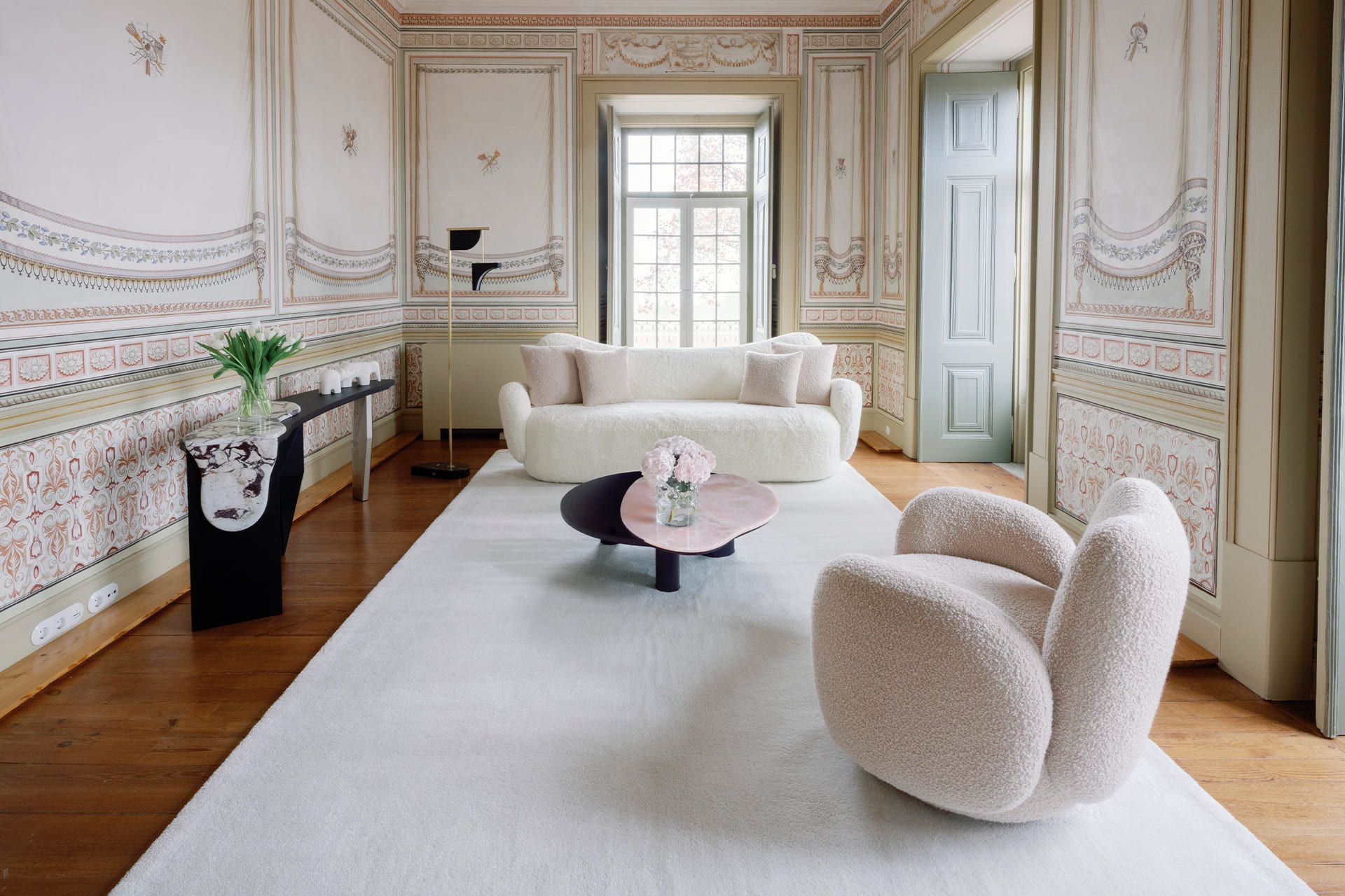 Тканевое вращающееся кресло с подлокотниками Greenapple Conchula ARCH-00011400