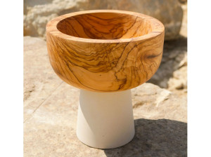 Каменная чаша из Лечче и оливкового дерева