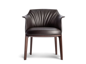 Кожаное кресло с подлокотниками