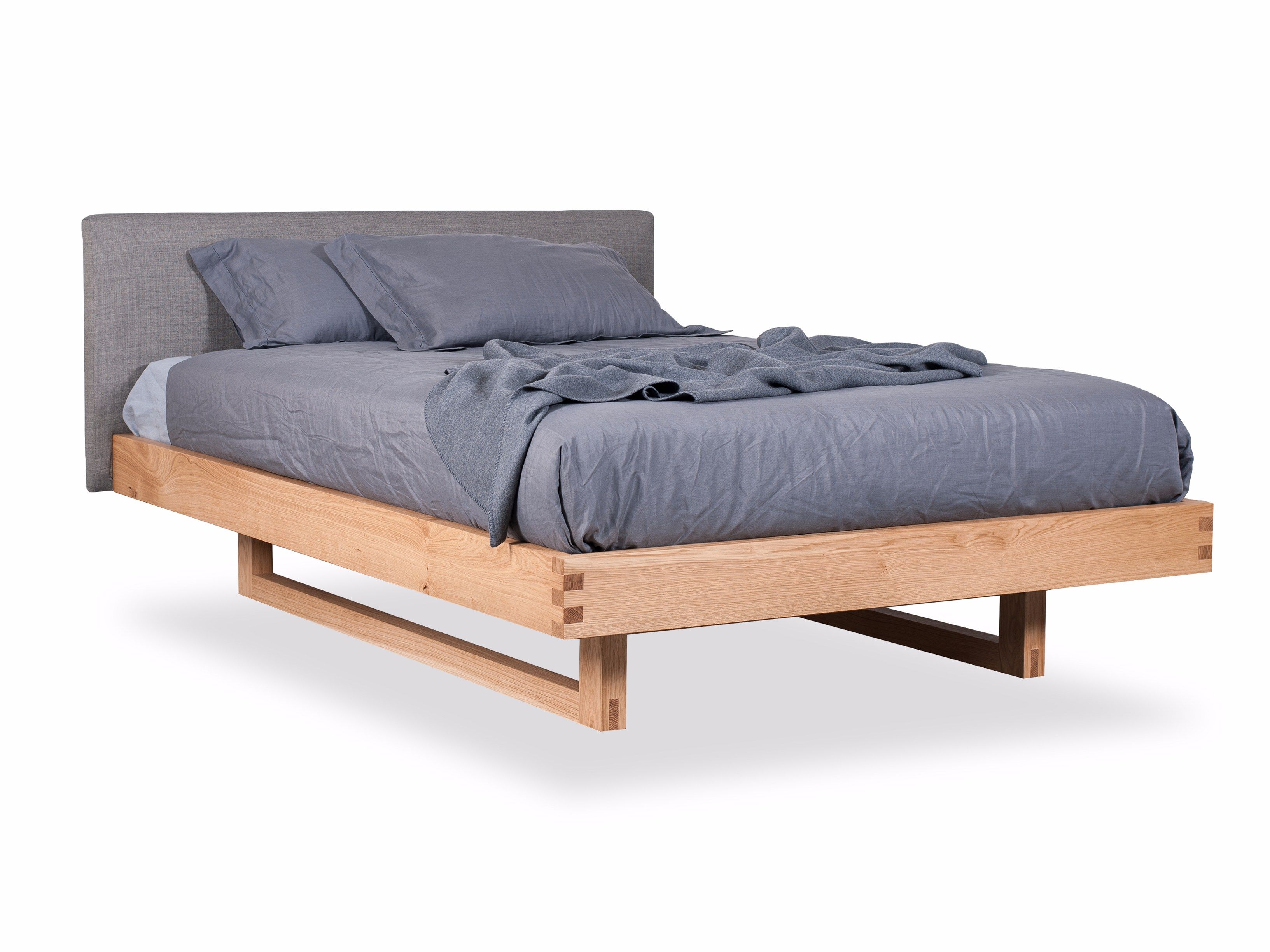 Двуспальная кровать из массива дерева с мягким изголовьем Riva 1920 BAM BAM BABY ARCH-00015189