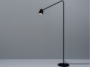 Окрашенный металлический торшер