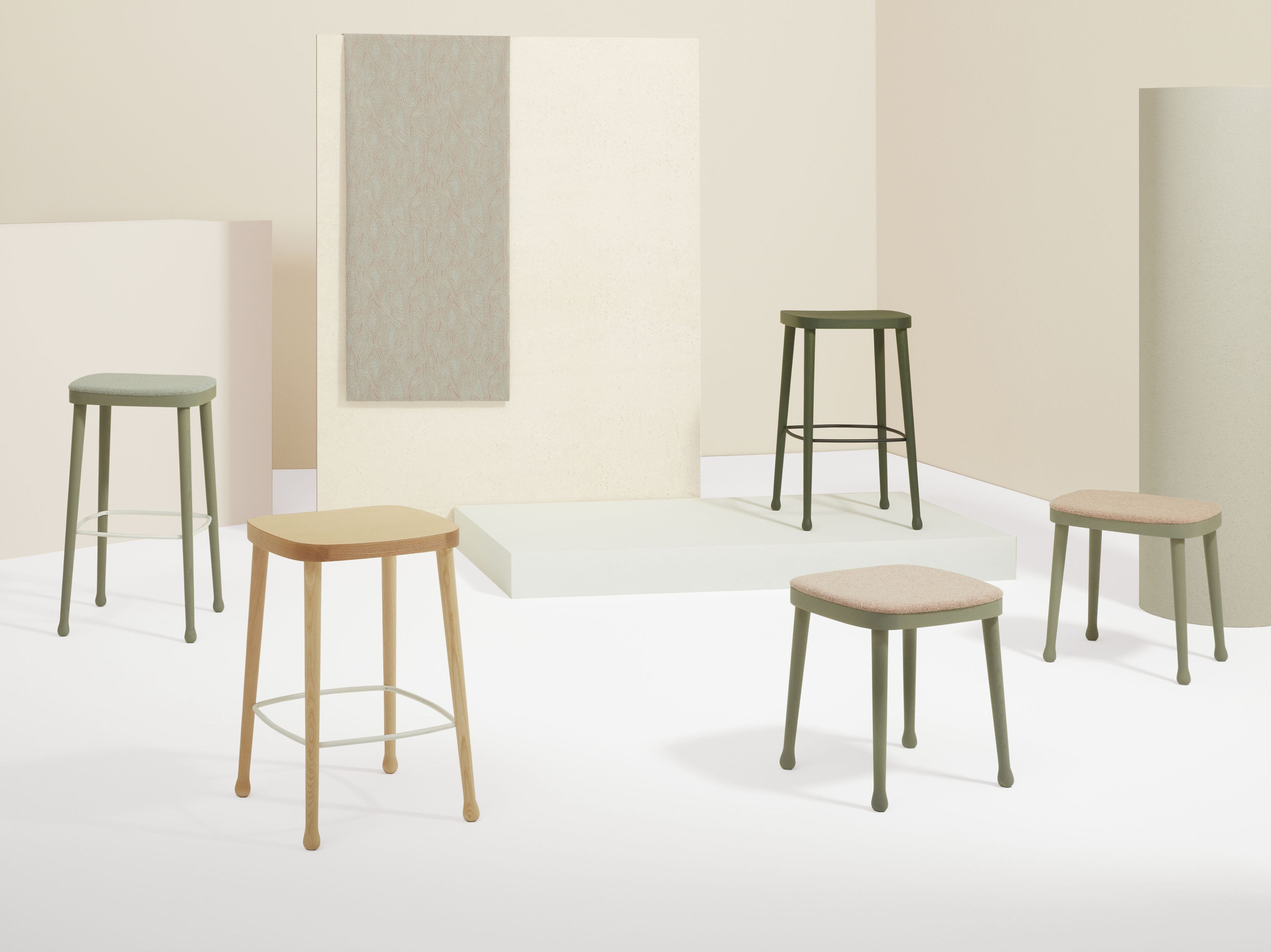 Низкий табурет из ясеня с мягким сиденьем Billiani Frisée ARCH-00114292 - Вид №2