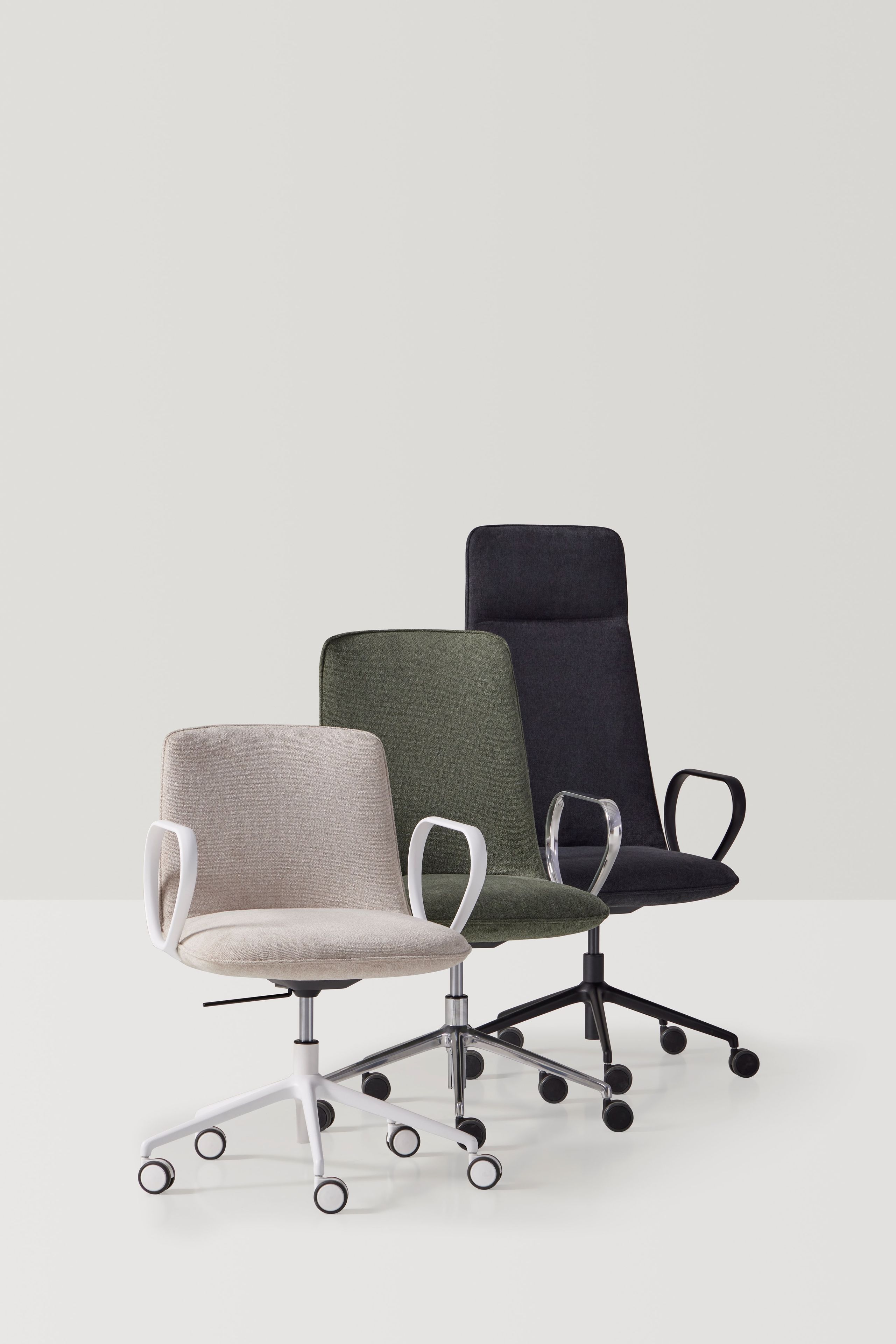 Регулируемое по высоте офисное кресло руководителя с подлокотниками 5 спиц INCLASS ARCH-00090670 - Вид №1