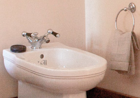 Gentry Home Смеситель для раковины мостик на 2 отверстия 200мм Berkeley Incalux GH100958  - Вид №1