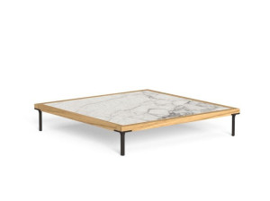 Низкий журнальный столик для сада