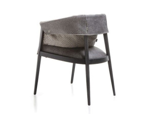 Кожаное кресло с подлокотниками