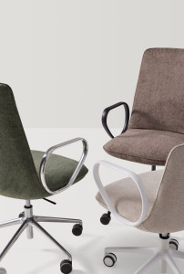 Офисное кресло с регулируемой высотой и подлокотниками с 5 спицами