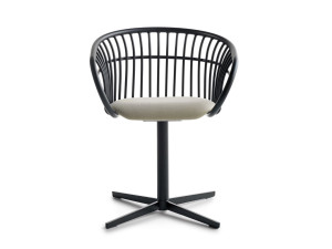 Спицевое кресло с подлокотниками