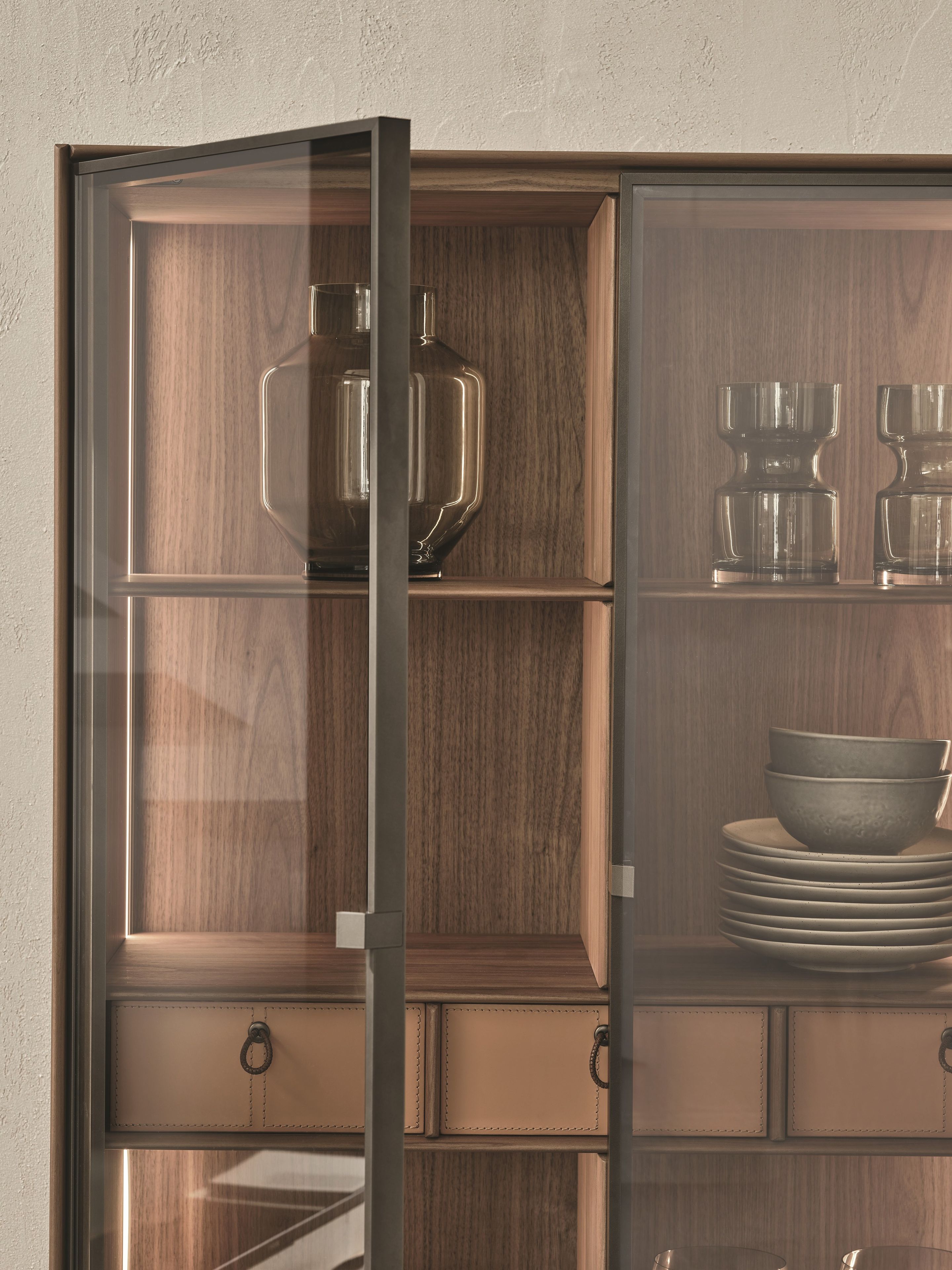 Подвесной шкаф из грецкого ореха с распашными дверцами Porada Soul ARCH-00044791 - Вид №1