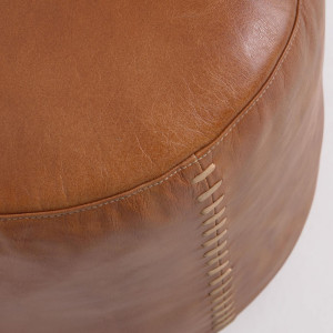 101829 Круглый пуф из коричневой кожи буйвола 40 см La Forma Cesia
