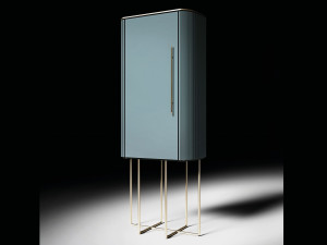 Деревянный и металлический сервант