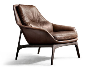 Кожаное кресло с подлокотниками