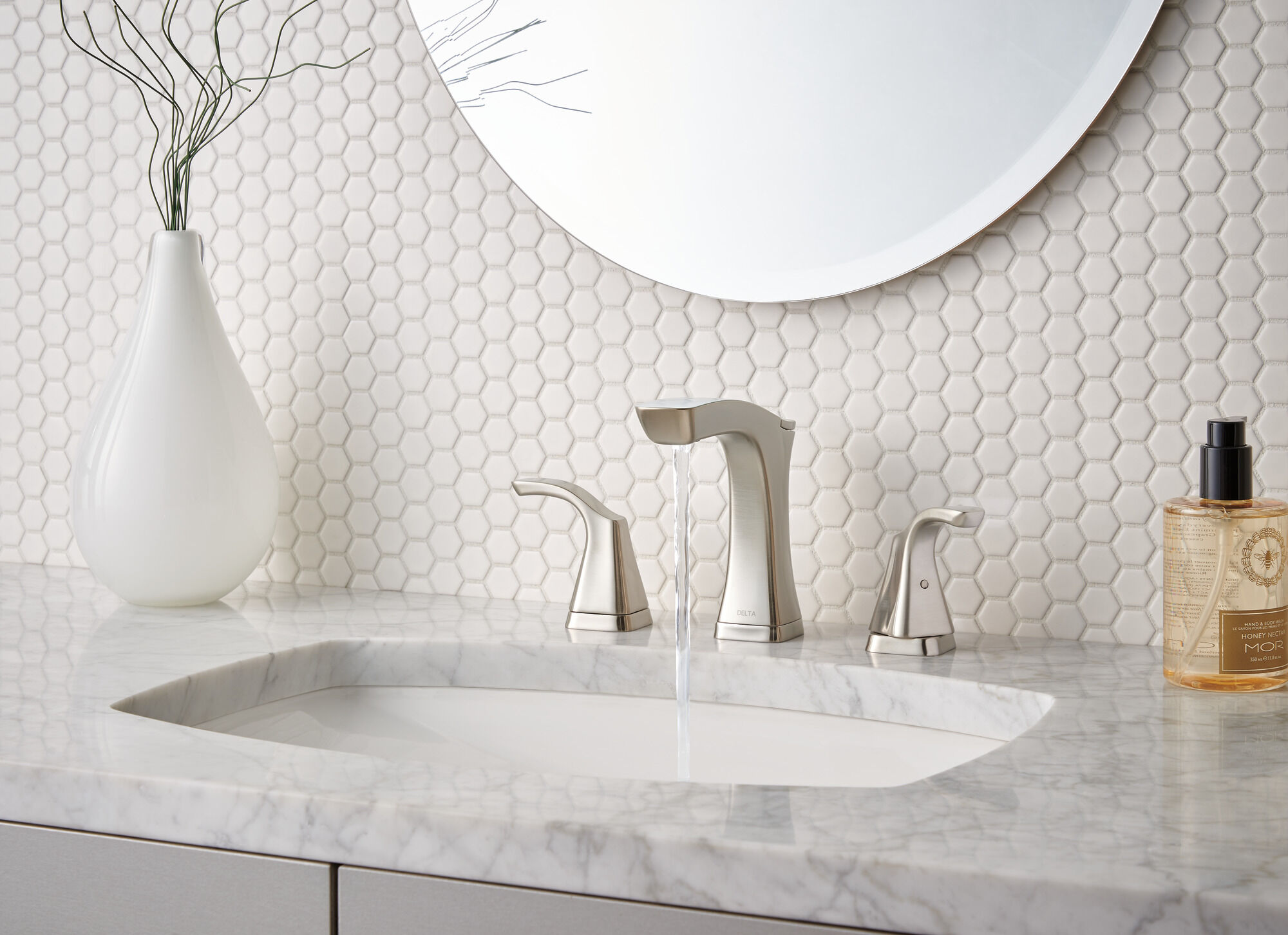 Смеситель для ванной комнаты с двумя ручками - металлический всплывающий Delta Faucet Tesla 3552-SSMPU-DST - Вид №3